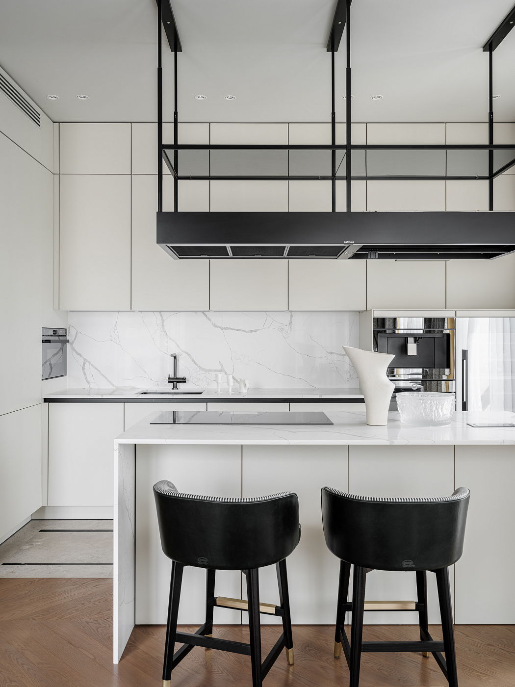 TWO-LEVEL APARTMENT ON BOLSHAYA ANDRONYEVSKAYA STREET