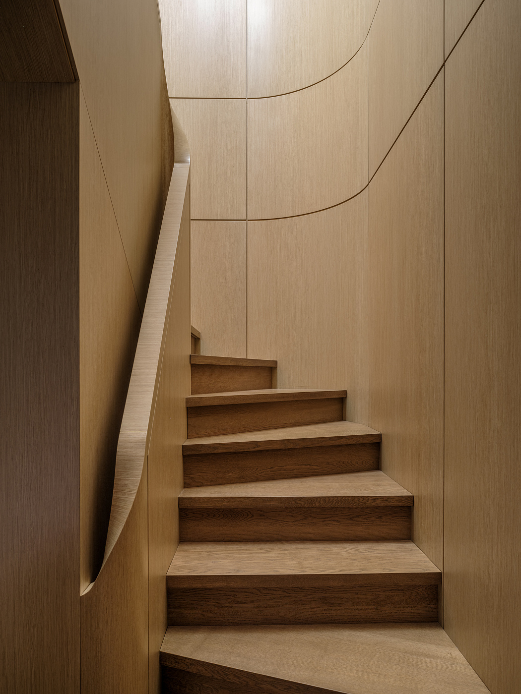 TWO-LEVEL APARTMENT ON BOLSHAYA ANDRONYEVSKAYA STREET