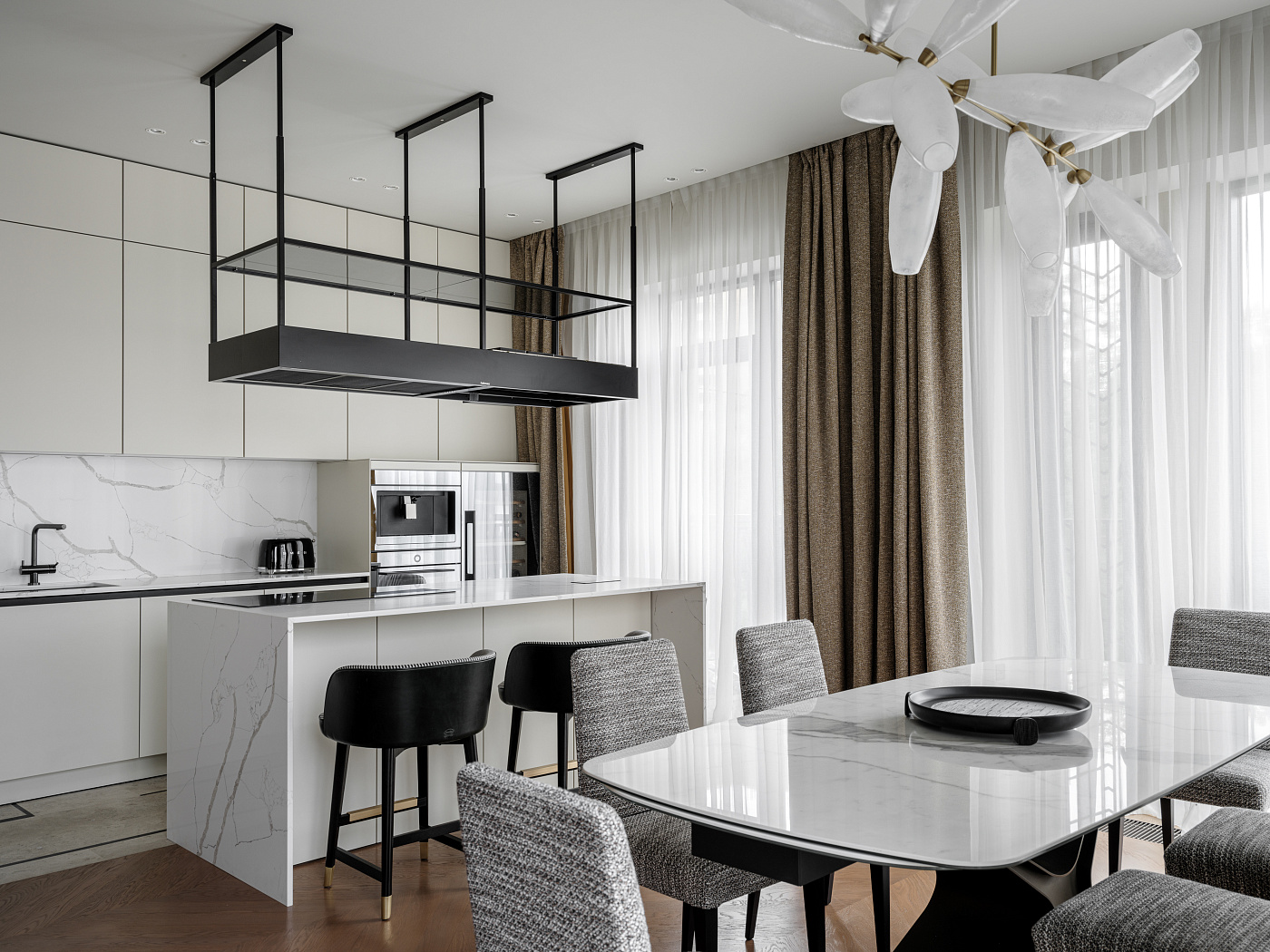 TWO-LEVEL APARTMENT ON BOLSHAYA ANDRONYEVSKAYA STREET